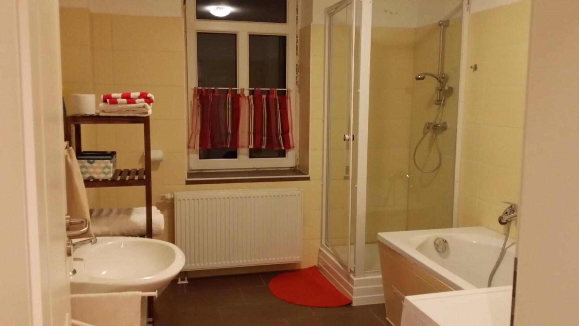 Ferienwohnung Rosie Chemnitz Bagian luar foto